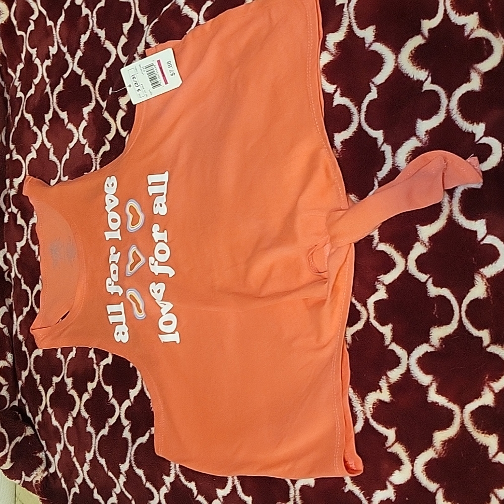 Womans top made right. Small nwt.